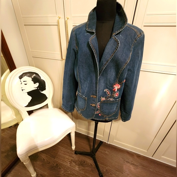 Gloria Vanderbilt Jean's Jacket with Floral details - Picture 2 of 4